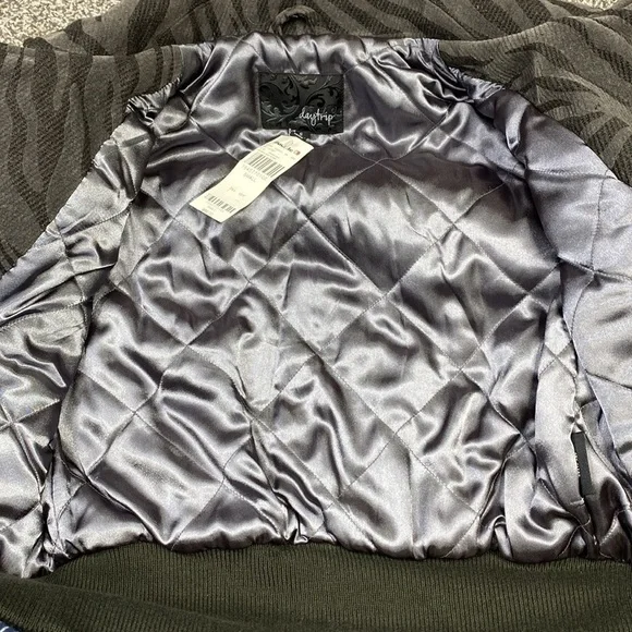 Buckle Daytrip Black Zebra Moto Jacket NWT Small - Picture 8 of 8